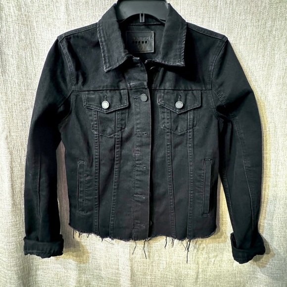 Blank NYC- cropped black denim jacket with raw hem detail. Size small. NWOT! - Picture 1 of 10